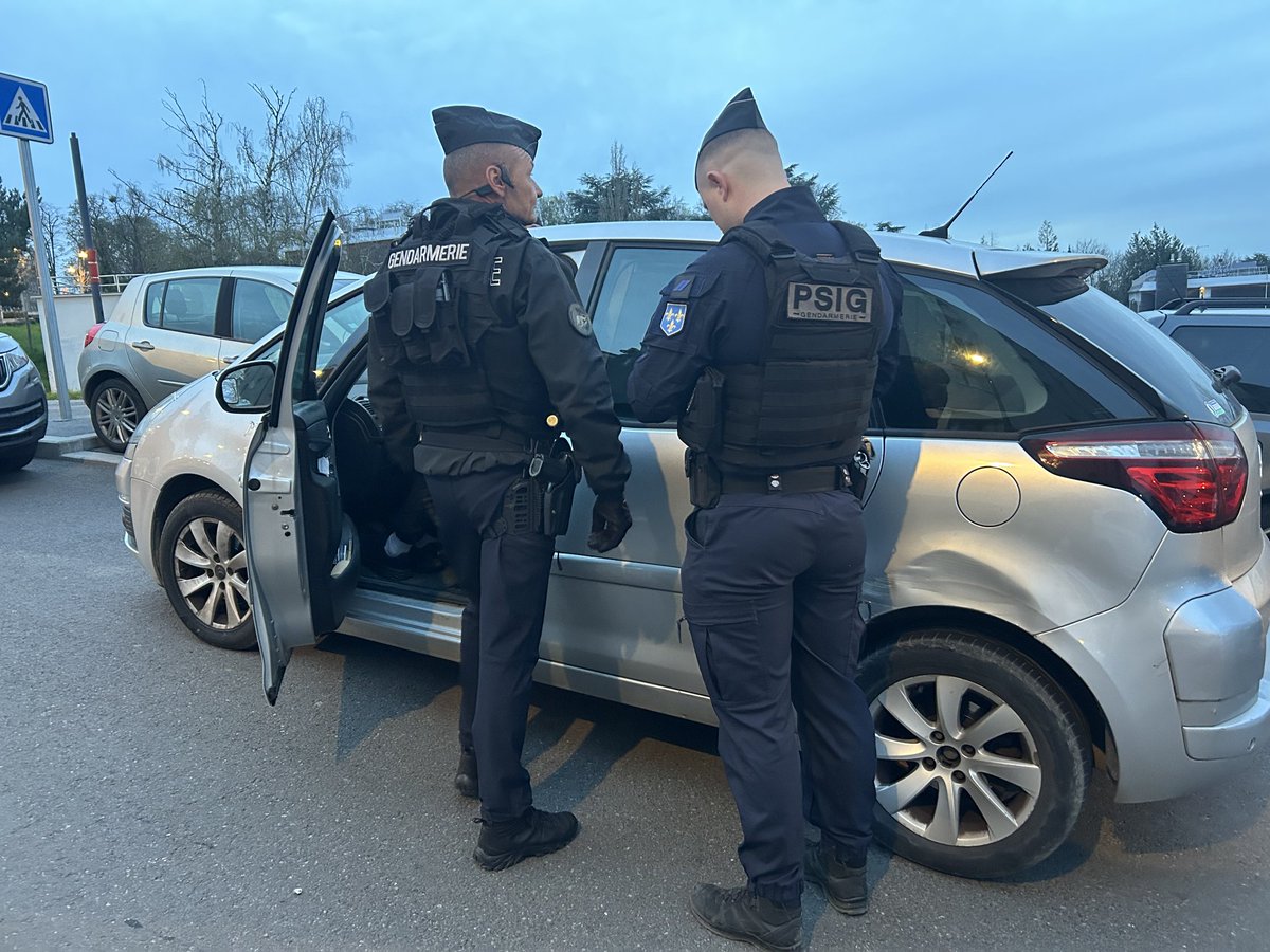 [#OpérationPlaceNette] ✅️Anti-délinquance ✅️ Contrôle de flux ✅️ Lutte contre les fraudes ✅️ Interpellations ✅️ Verbalisations 1️⃣1️⃣0️⃣ #gendarmes engagés chaque jour tout au long de la semaine dans les @Les_Yvelines.