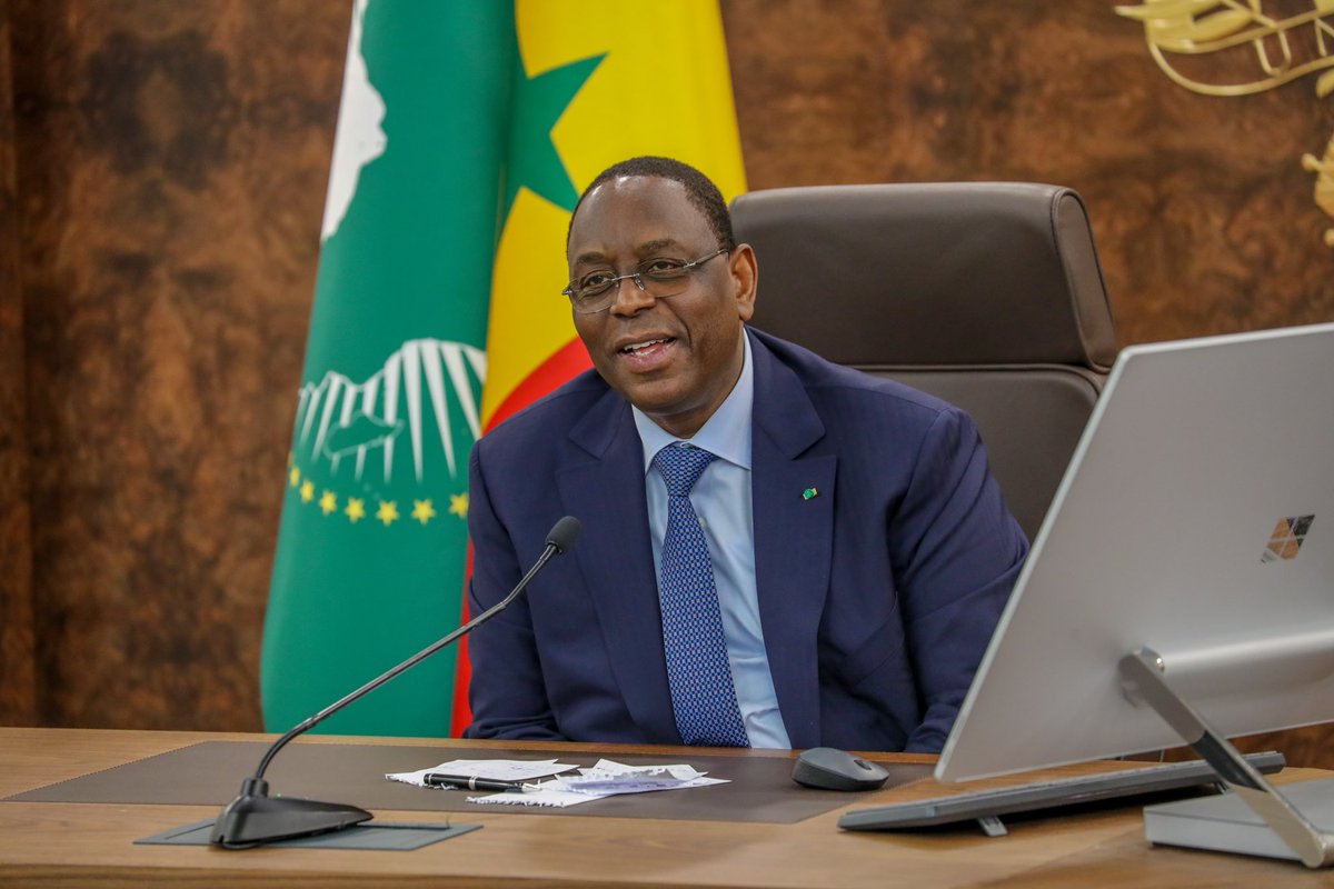 Désigné envoyé spécial du 4P (Pacte de Paris pour les peuples et la Planète), le Président @Macky_Sall entrera en fonction dès la fin de son mandat. La séance de travail en visioconférence a porté sur l'agenda et les enjeux auxquels le président Sall est attendu.