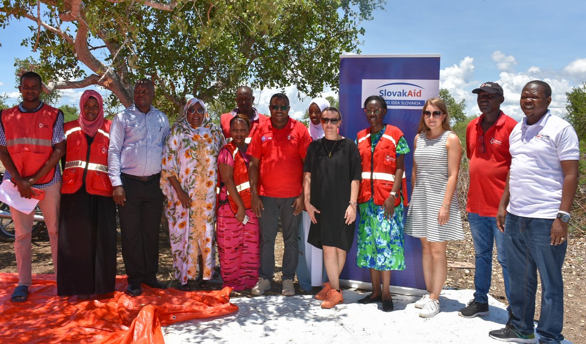 True dream team: @SlovakAid & @KenyaRedCross & Tana River County today delivered so needed humanitarian aid to people in need due to heavy rains and floods. Thanks goes to all volunteers + @KenyaRedCross @SlovakiaMFA and Slovak people - together we are stronger 💪🇰🇪🤝🇸🇰