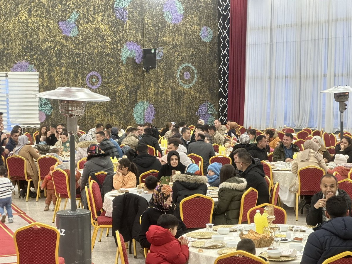 Mesai mefhumu gözetmeksizin görevlerini özveri ile yapan kıymetli kolluk personellerimiz ile iftarda bir araya geldik. Kaymakamımız Sn. BULUT, katılımlarından dolayı personellerimize teşekkür ederek çalışmalarında başarılar diledi.