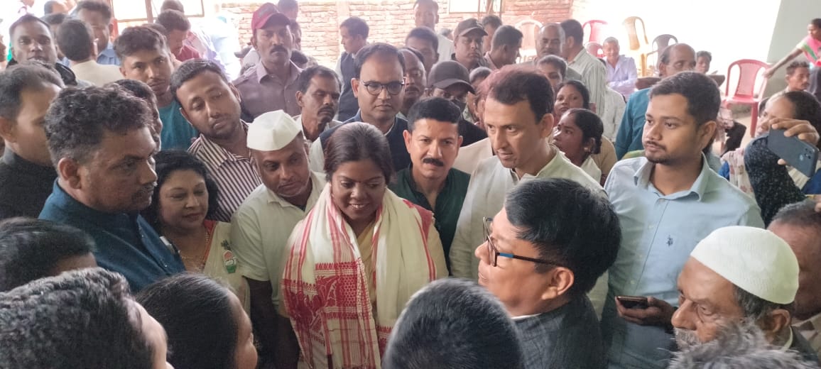 DsaikiaOfficial's tweet image. Joined the nomination file submission event for Kaziranga's parliamentary candidate #RoselinaTirkey.

Inspired by the overwhelming support of the people and the unity showcased as several @INCAssam leaders rallied behind her.

A few glimpses from #GOLAGHAT 📸
#SupportCongress