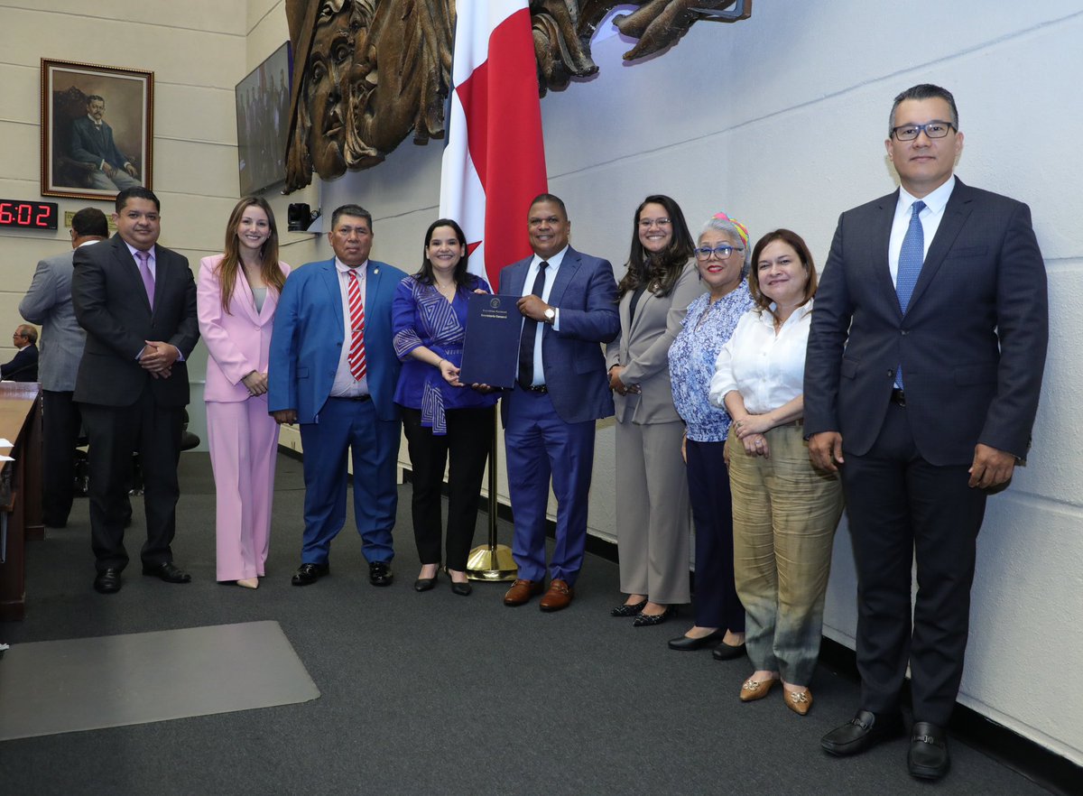 asambleapa's tweet photo. Panamá se coloca a la vanguardia de los países de la región en materia de reconocimiento del derecho al cuidado, como un derecho humano fundamental, tras aprobarse en tercer debate el Proyecto de Ley 1038, que crea el Sistema Nacional de Cuidados. https://t.co/gLfxOfRi6b
