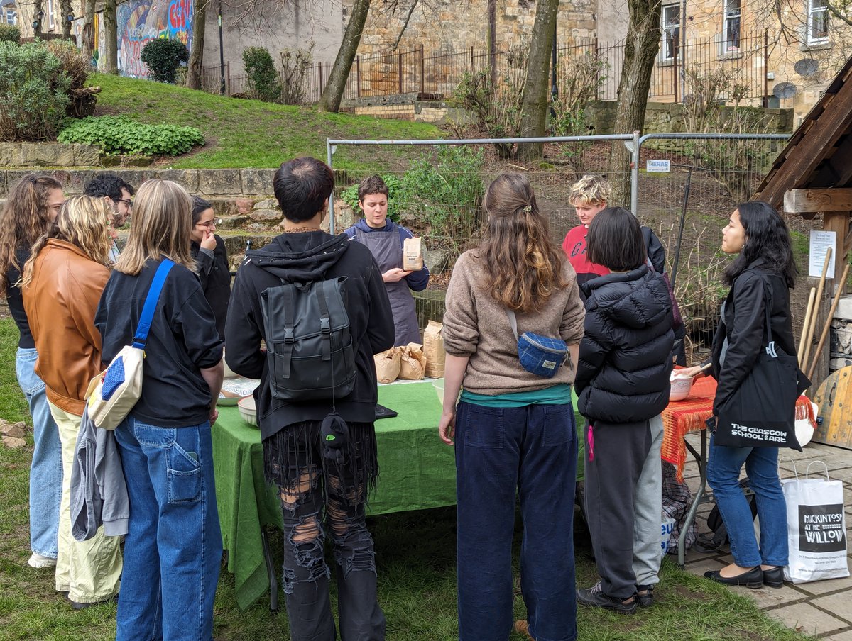 Bannock bread making at Garnethill Bread Oven on Sunday 🍞 If you're interested in trying out bannock bread making at home you can find the recipe in the Good Food From Glasgow Cookbook at bit.ly/goodfoodfromgl…