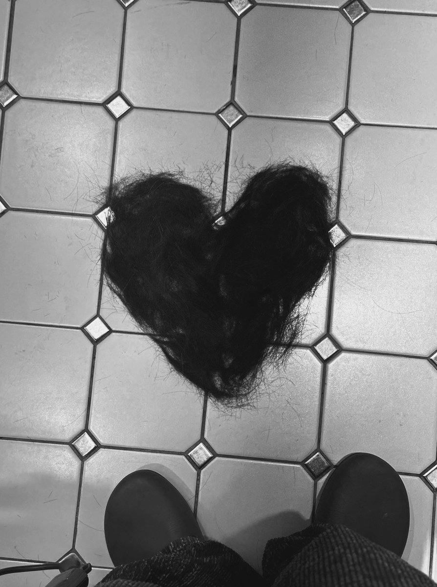 Waved my cut hair goodbye before tossing it out. And just for fun, I arranged it into a heart shape for a quick snapshot. See ya, hairdo!