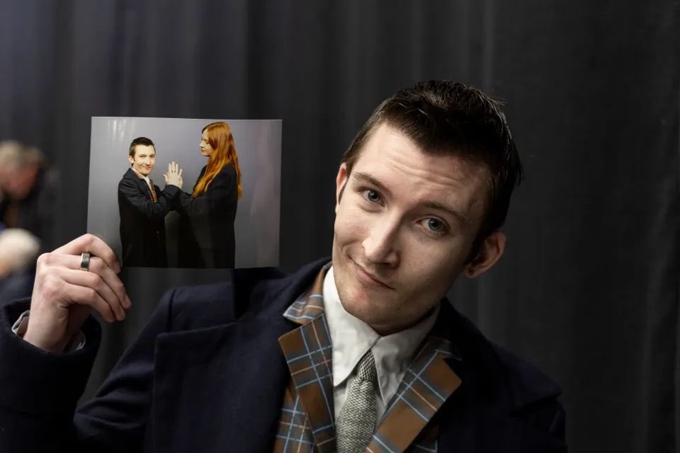 Aiden Pollock recreated an image from Doctor Who with Karen Gillan. How awesome is this 🔥 📸: Newsline