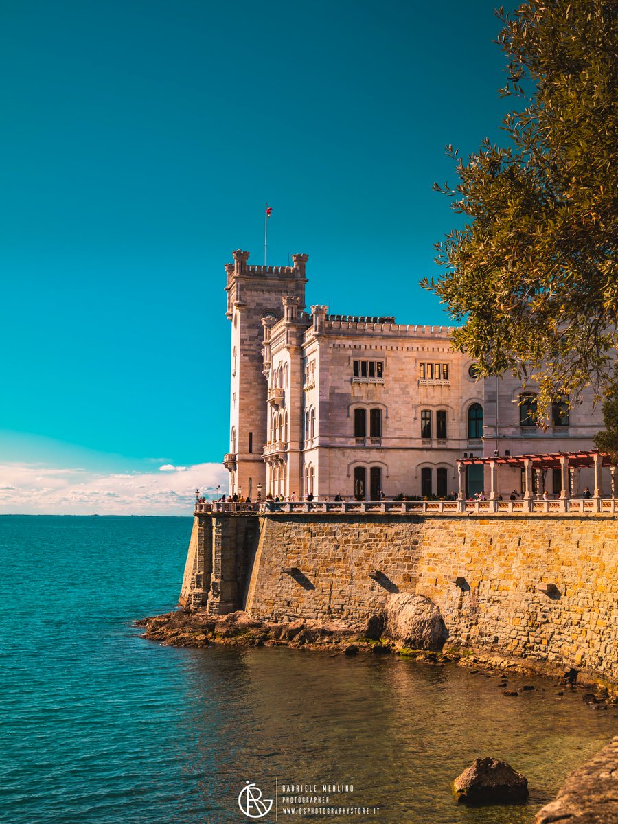 #miramare #miramarecastle #castel #fvgphoto #fvglive #friuli #friuliveneziagiulia_love #friuliveneziagiulia_cartoline #itália #italy🇮🇹 #canon #canon80d #canonphoto #creator #contentcreator #sea #mare #landscapelovers #paesaggioitaliano #peace #people #visitfriuliveneziagiulia