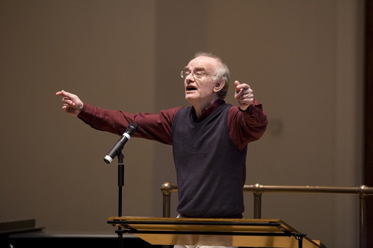 We are delighted to announce a singing day with @johnmrutter at St Edward's School, Oxford, on Saturday 11 May 2024. Join us for a fantastic day exploring some of John's best loved music. Cost £25 (£15 students). More details & link to buy tix at oxfordbachchoir.org.