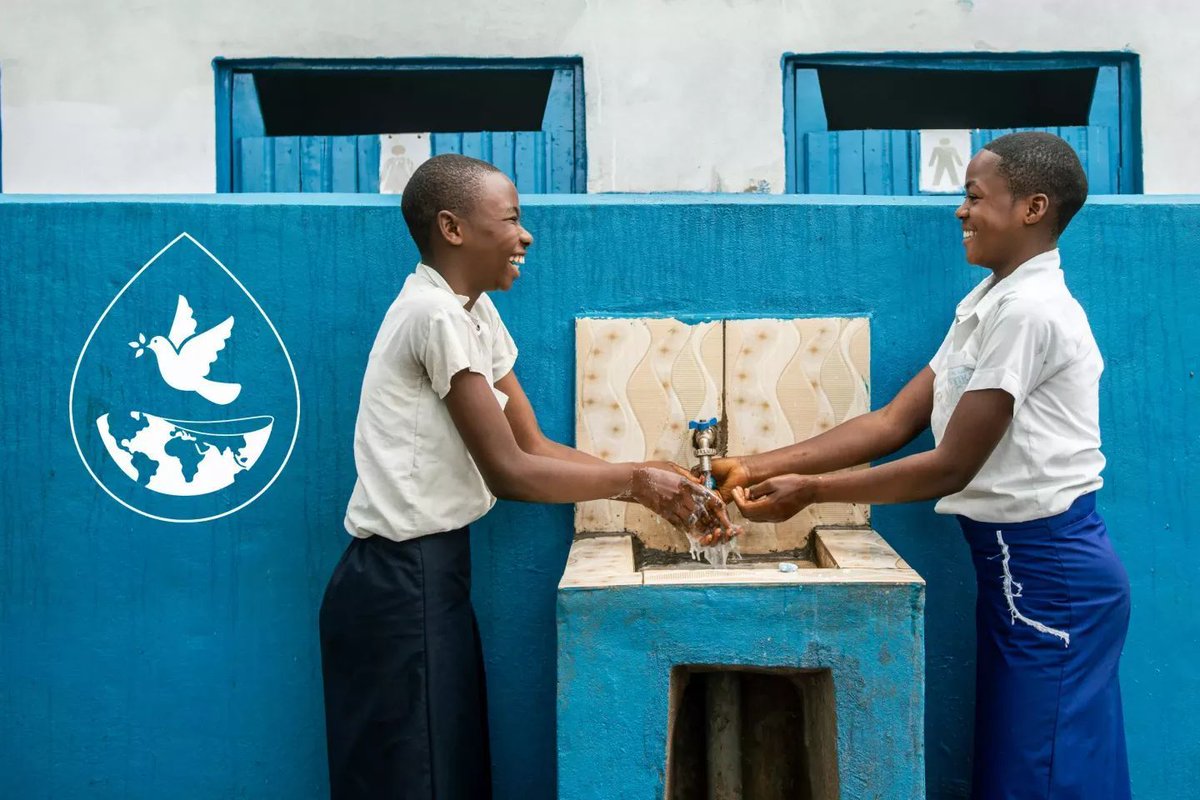 Prioritizing accessible and inclusive WASH services is key for breaking attitudinal, physical and communication barriers to improved WASH services and can contribute to building peace. 🚰 ☮️ Learn more ➡️ buff.ly/3TlCVIE #WASH4Peace #WorldWaterDay #ForEveryChild