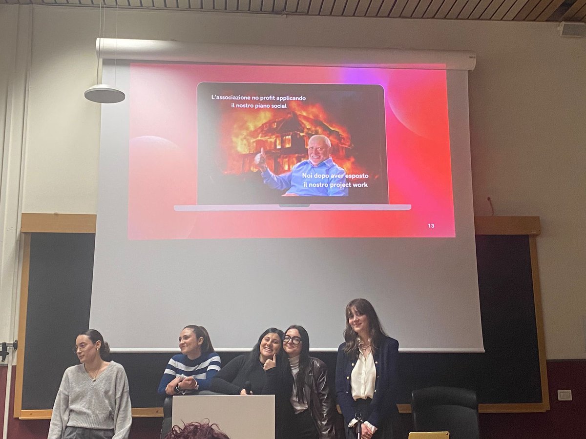 francescac67986's tweet photo. Oggi a lezione abbiamo presentato il nostro progetto in collaborazione con il Forum giovani Labico, per cui ci occuperemo nello specifico della strategia social dell’evento AURA #smm24 https://t.co/FwsZ2hKtLA