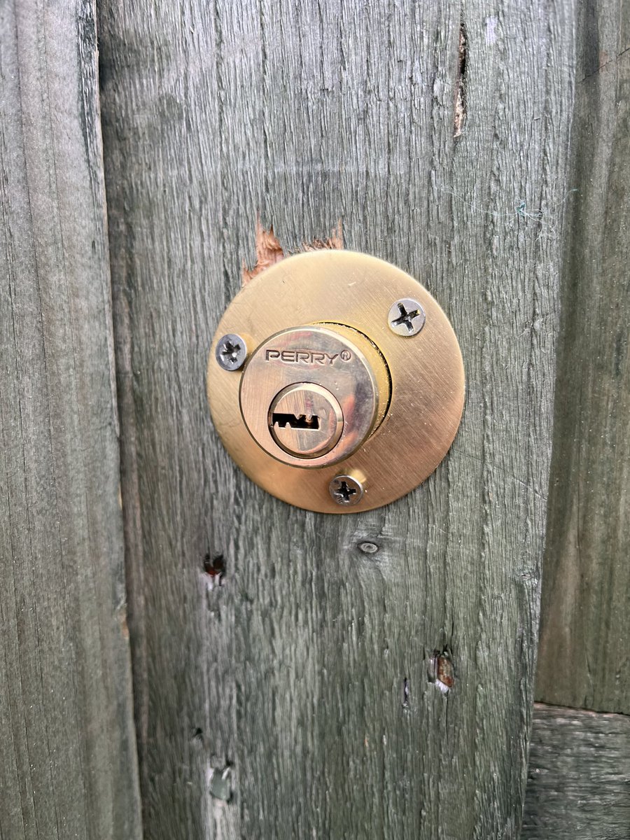 bonnyrigglocks's tweet image. Make your exterior fence the first line of defence with these nice high security Gate locks. Stop the thieves entering your garden. #gatelocks #dalkeithlocksmith #protectyourgarden #pentlandlocksmiths