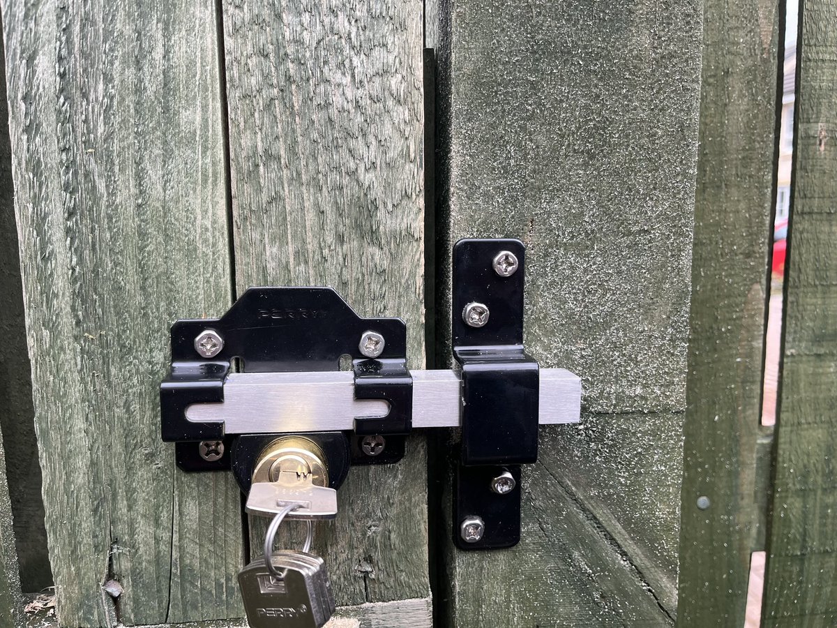 bonnyrigglocks's tweet image. Make your exterior fence the first line of defence with these nice high security Gate locks. Stop the thieves entering your garden. #gatelocks #dalkeithlocksmith #protectyourgarden #pentlandlocksmiths