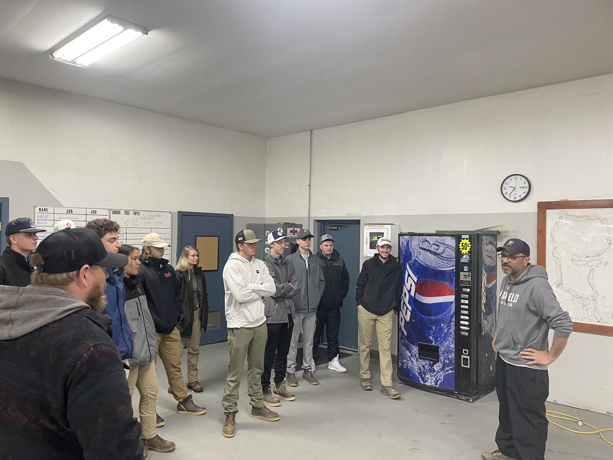 OSU_ATI_Turf's tweet photo. Great to get down
To see @TheGrassJanitor and Brian Gimbel and Brent Packer @OhioState_GC to talk programming and water use today https://t.co/v01pkvOjTo