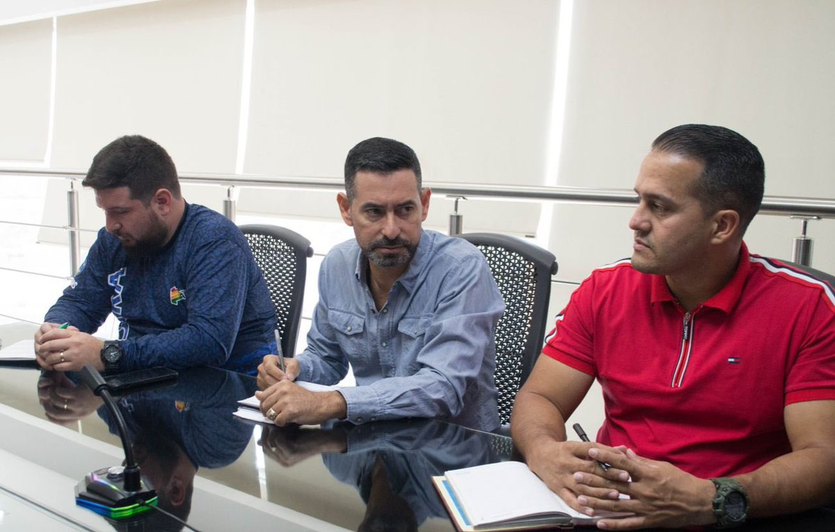 AdolfoP_Oficial's tweet photo. #26Mar Estuve en reunión con el equipo del 1x10 del Buen Gobierno para revisar avances y dar cumplimiento a las solicitudes recibidas de nuestro pueblo para maximizar la eficiencia del plan en un 95%. 

Sin descanso en atenciones mediante el 1x10 del Buen Gobierno. https://t.co/c0Fz0Spoiq
