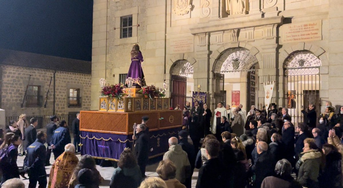 Esta tarde sobre las 22:30 recibiremos a <a href="/MedinaceliAvOfi/">MedinaceliAvOficial</a>  en las puertas de La Basílica de La Santa.