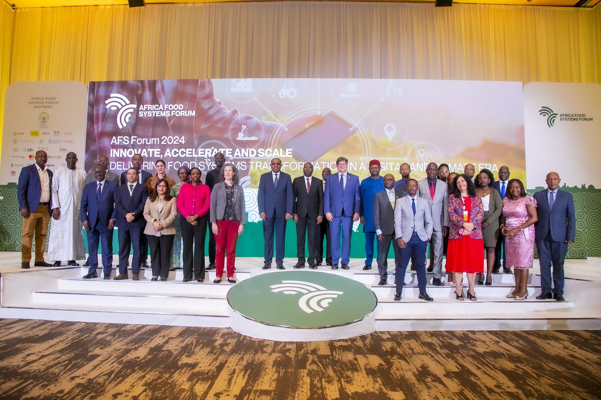 MazimpakaJp's tweet photo. Some of you will ask me, what are the Ministers of Health, and ICT doing in an agriculture meeting? 
The answer is simple: « Food systems ». 
To live a healthy life, we need food to eat,(We eat to live), and we need ICT to transform food systems 😍
#AFSForum2024 
@nsanzimanasabin | @MusoniPaula