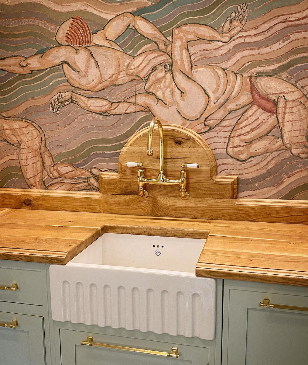 GrahamandBrown's tweet image. Why frame your art when you can use the whole wall with our collection of Tate bespoke murals? Our collection features the very best of the Tate artwork collection, including 'Bathing' by Duncan Grant. 

📷 @castlelodgetruro @drewmuntz @frankiethomasphotography