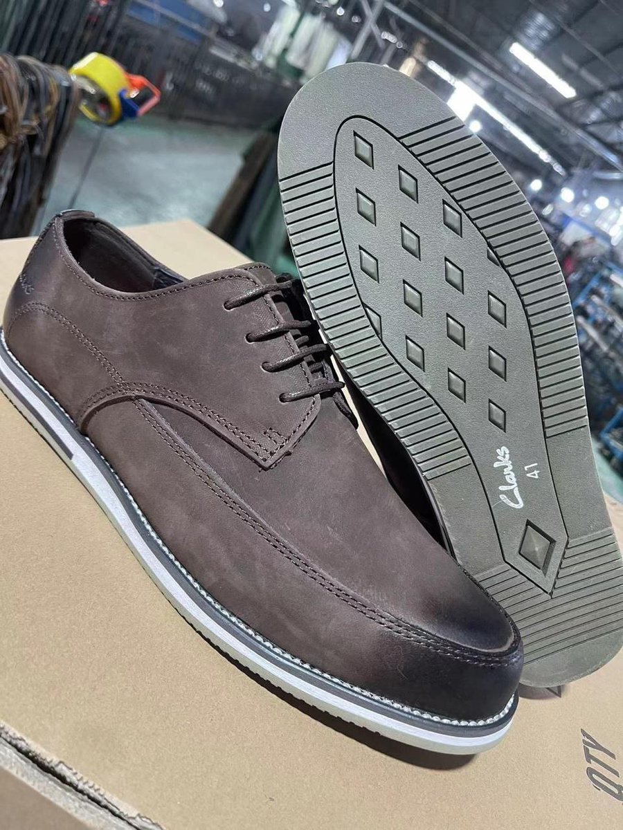 Clarks Leather Casual Shoes 

💰Ksh.5000

#BabuOwino #SomeoneTellNakhumicha #WeAreUoN #brianchira #Expressway #Waiyakiway #Southc