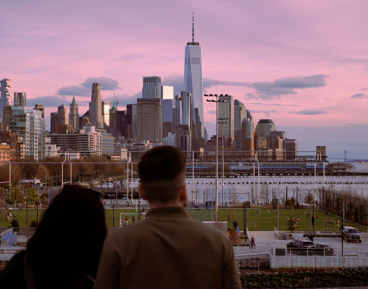 f5.6
1/250
ISO 100
75mm
Sony A6100
New York, New York

#photograghy #city #NYC #nyc #Skyline  #NewYorkCity #PhotographyIsArt #couples #Pink #littleisland #pier57