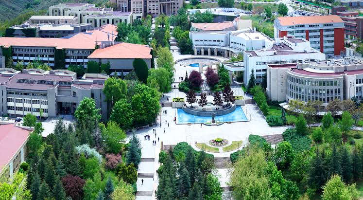 📍Bilkent Üniversitesi Bilkent Üniversitesi'den sıra arkadaşımız Yeliz Aktürk hayatını kaybetti. Arkadaşımızın ölümü derhal aydınlatılsın! Bizleri geleceksizliğe sürükleyenlerden bir yaşam alacaklıyız!