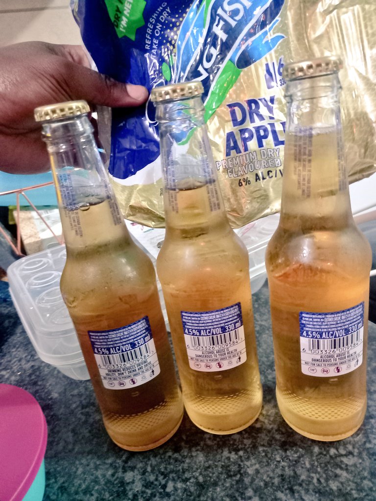 Nseac's tweet photo. @FlyingFishSA I bought this because it's "try me I'm new" and also written 6% alc, the bottle label says 4.5%, can you deliver the rest of the % to my doorstep please haybo. https://t.co/sjIAewyItP