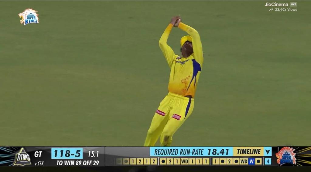 Dhoni, Rahane, Rachin. 👌

- CSK on fire in the field.....!!!!