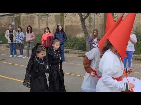 SEMANA SANTA EN EL BONET:  Hoy, el alumnado de religión católica ha expuesto el trabajo que han realizado a lo largo de esta semana en el recreo. Niños y niñas de primer ciclo han desfilado de penitentes acompañados por tambores y bombo del alumbado de… dlvr.it/T4fN71
