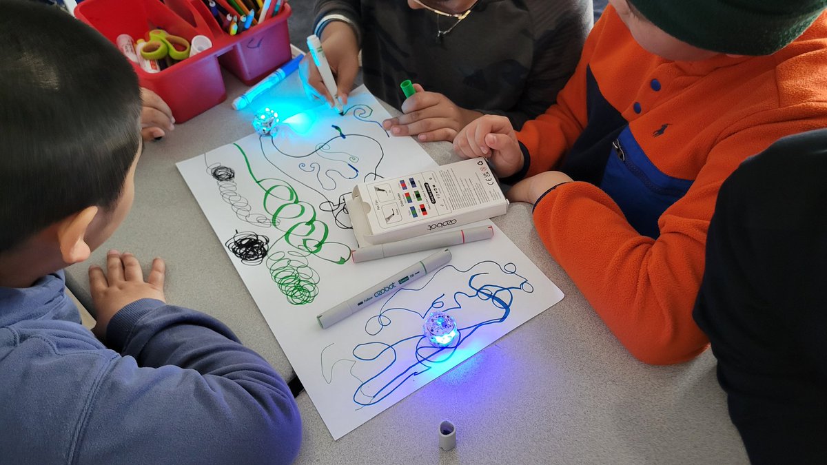 MrA_Jeffrey's tweet photo. We had a great time, on Friday exploring the ozobots with Mrs. Pedersen's grade 2 class! We all had a blast making the robots follow the different colour codes @ddwhdsb #blastingoff https://t.co/pFzS305evl