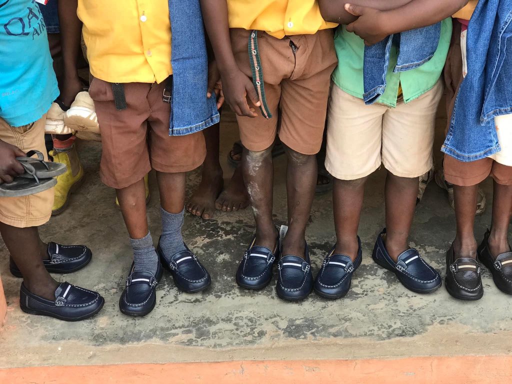 Omo!! 
Check their footwear’s out 😢😭😢😩🥺😩
Can’t love you guys less 🥺🥺❤️❤️❤️

#thesewingteacher #valcharity #sdg4 #sdg5 #sdg10
#poised4change #amaval #bachelor 
#baltimorebridge