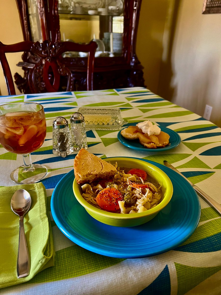 It was a cold start to the day so homemade chicken noodle soup sounded good. Cornbread and a pear dessert I made our pears I canned up last year to go with it. Now I got to clean up the kitchen before I get back to work. 😢 Have a great day everybody. 😀 #lunch #tuesdayvibe