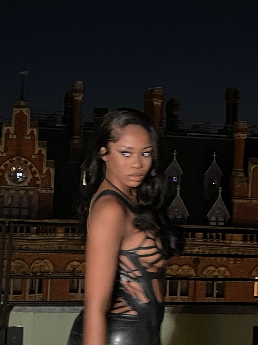 detoblack's tweet image. She should play catwoman 🖤 #justlikedeto