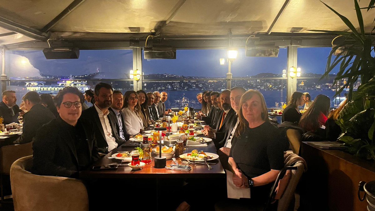 gyoderonline's tweet photo. Feriye’de gerçekleştirilen yönetim kurulu toplantısı ve iftar yemeğimizde; GYODER Yönetim Kurulu, İcra Kurulu ve Denetim Kurulu üyelerimizle bir araya geldik.
Katılımları için kendilerine teşekkür ediyoruz.
#gyoder #gyoderonline https://t.co/LQzsk9MuiP