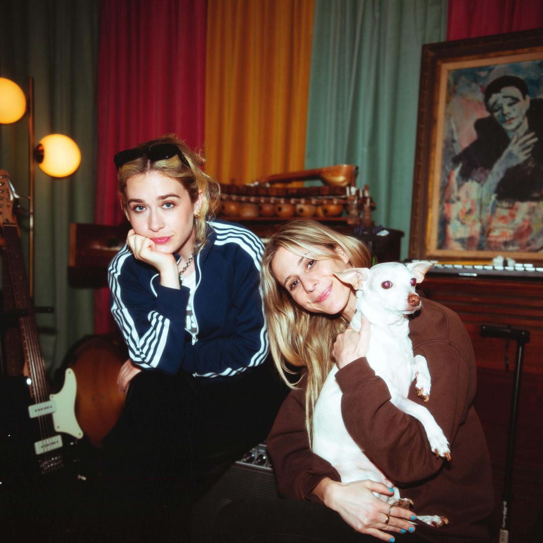 Bully's tweet image. Did a feature on the new @Blondshe11 song that’s out today ❤️ papa got to sprinkle a little of bit his energy in there too. Go listen to "Docket" wherever you may please: blondshell.lnk.to/docket 🌹

📸: @djprettyuglyman