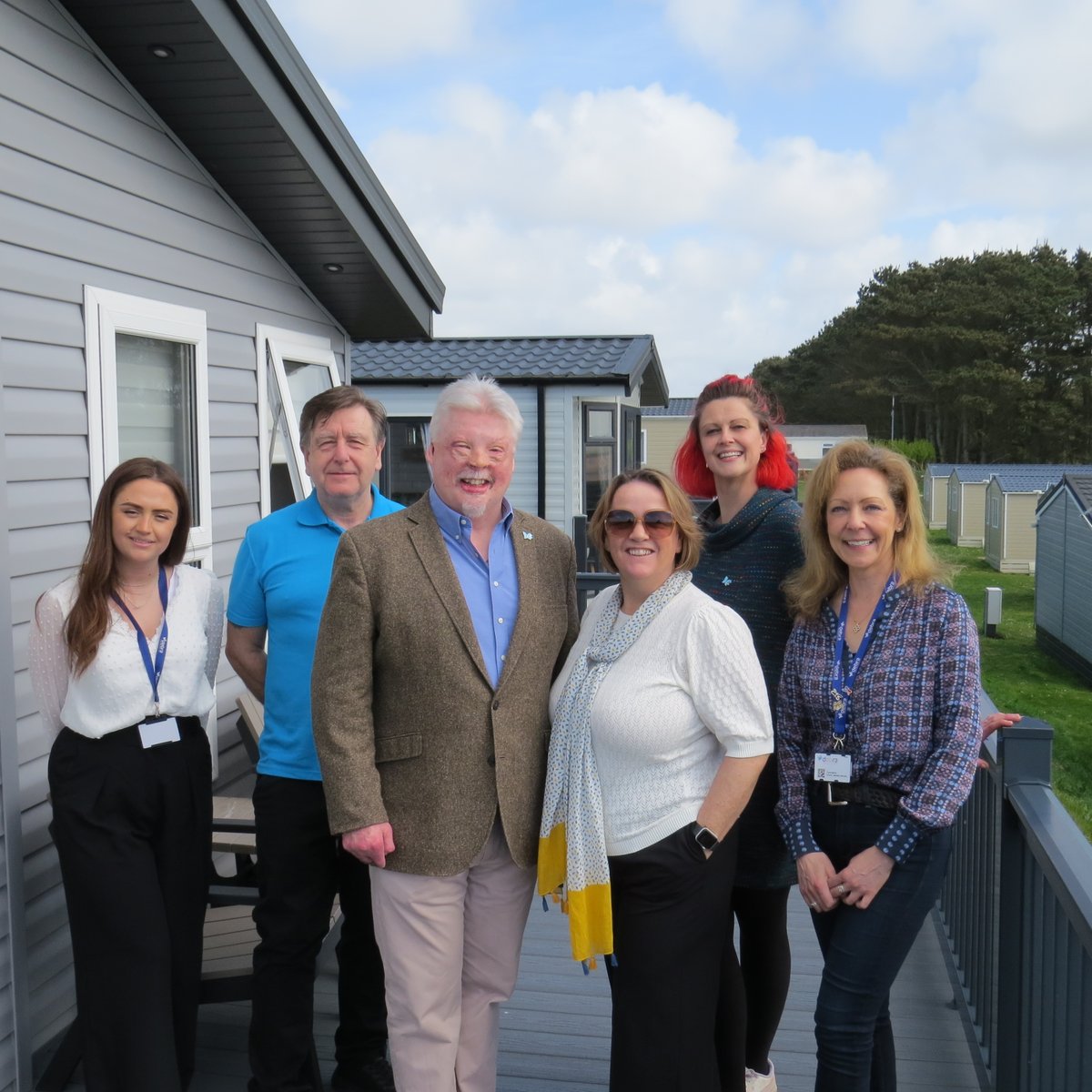 CharityDEBRA's tweet photo. The sun was shining at our Newquay holiday home opening on Friday! 🌊

We were joined by DEBRA President, @SimonWestonCBE, Geoff and Fiona Squire, who generously funded our Newquay home, and some local DEBRA members. 

Read more about our holiday homes: https://t.co/oP8683vVDi https://t.co/lp19oCl1DQ