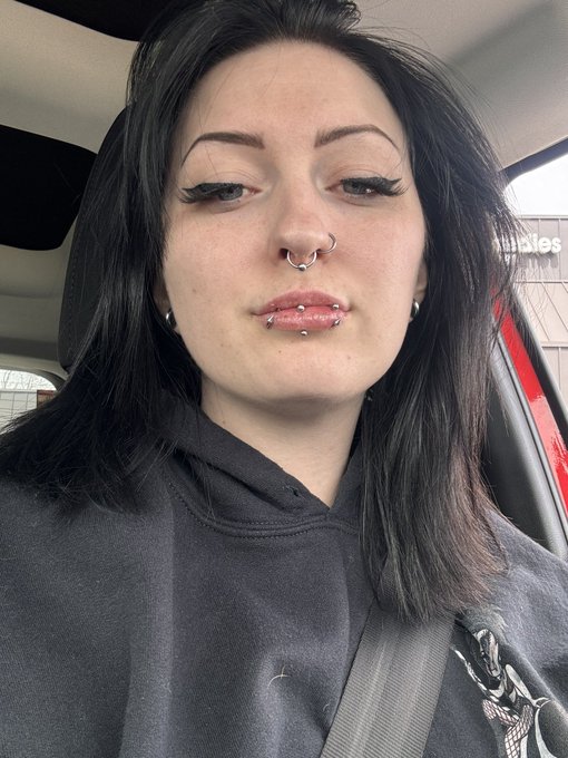 Heading to Claire&rsquo;s for a lobotomy. Wish me luck 🥰 https://t.co/EbBa2AOGuZ<a href="/tag/newprofilepic"class="tags"><span>#newprofilepic</span></a>