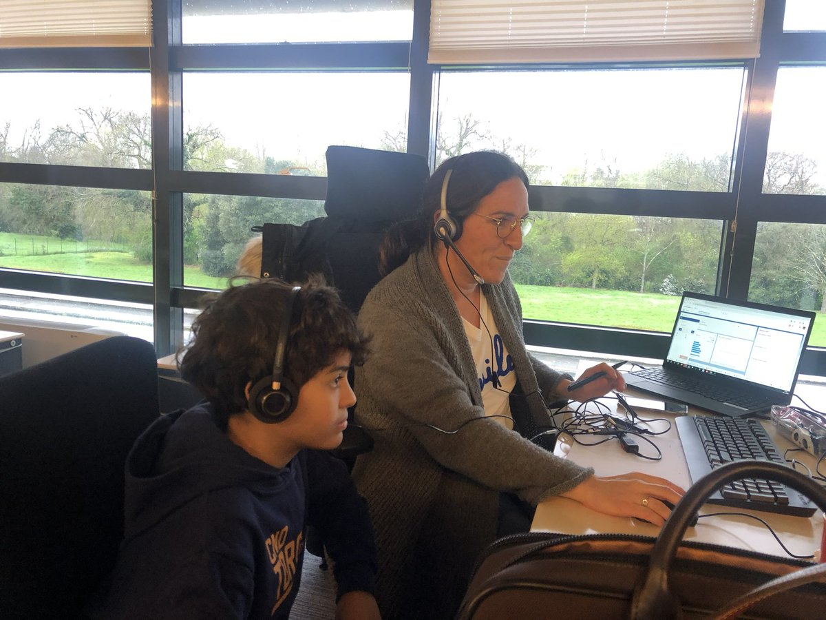 CollegeGSand's tweet image. [Orientation] Des #élèves du Micro-collège Grand Mirail au @CollegeGSand ont été reçus toute la journée sur le site @airfrance de Toulouse! Ils ont découvert les métiers de l’entreprise grâce à des professionnels investis! Merci à @patbourgeais, #IPE pour l’organisation