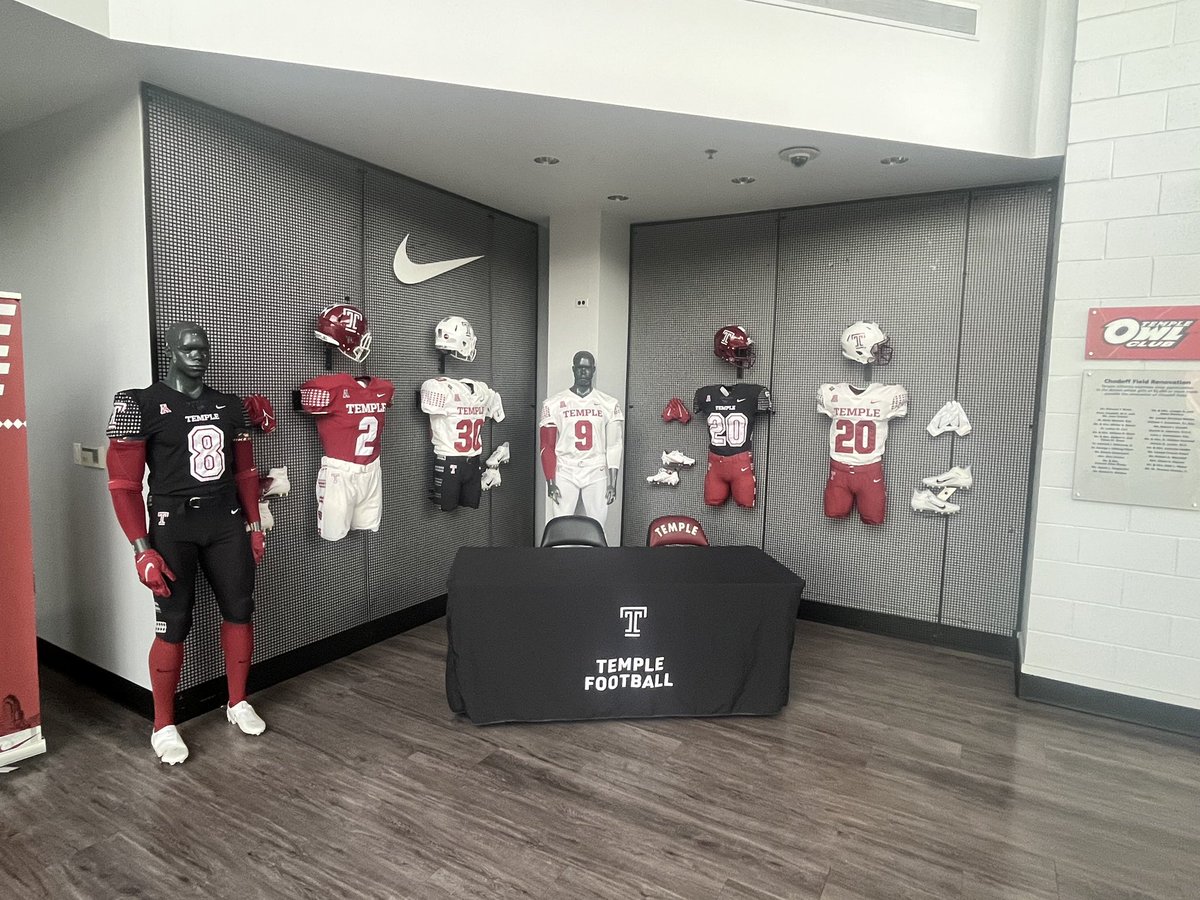 Had an amazing time visiting <a href="/Temple_FB/">Temple Football</a> today, thank you to all the coaches time and hospitality. 
<a href="/arl_football/">Andrew L</a> <a href="/CoachForeman42/">Tyree Foreman</a> @StanDraytonTU @TUCoachDavis <a href="/CoachWiesehan/">Chris Wiesehan</a>