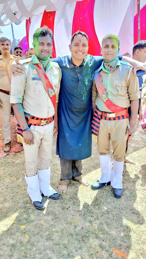 पुलिस वाली होली 😀 !! #HappyHoli @gondapolice @rajabanthia @iaspremprakash