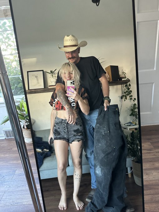 ‼️Taking applications‼️ Seeking a penis haver that is 6&rsquo;5 or taller to take me to the Eiffel Tower with<a href="/tag/mvsales"class="tags"><span>#mvsales</span></a>