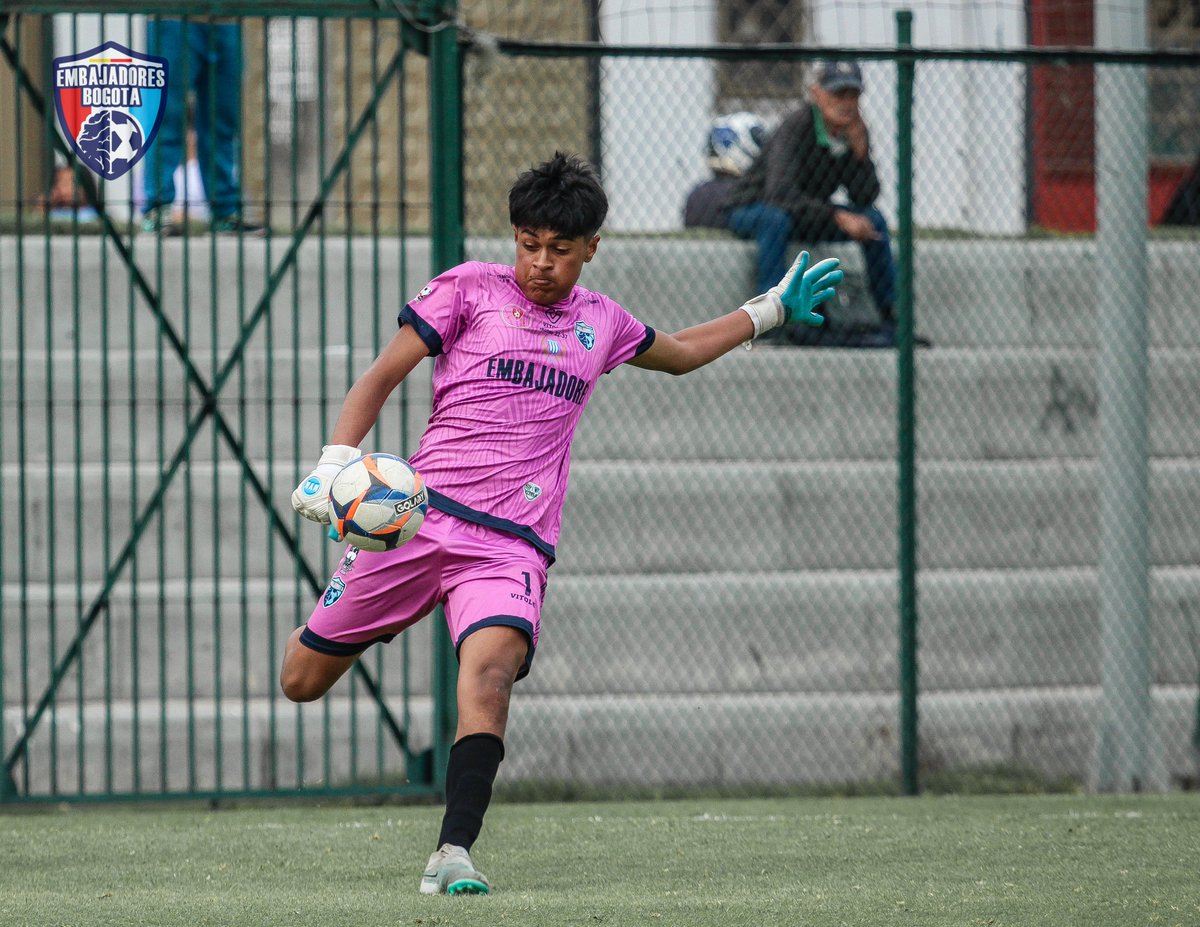 Disfruta de la galería de nuestro triunfo en el torneo Juvenil Centenario frente a Futbol Clase.   ⚽💙
.
📷 @olieroblackph
.
.
#VamosEmbajadoresbogota #juntospodemos #embajadoresbogotafc #TodosSomosColombia #futbolbogotano #estoesembajador #Felizjueves #orgulloembajador