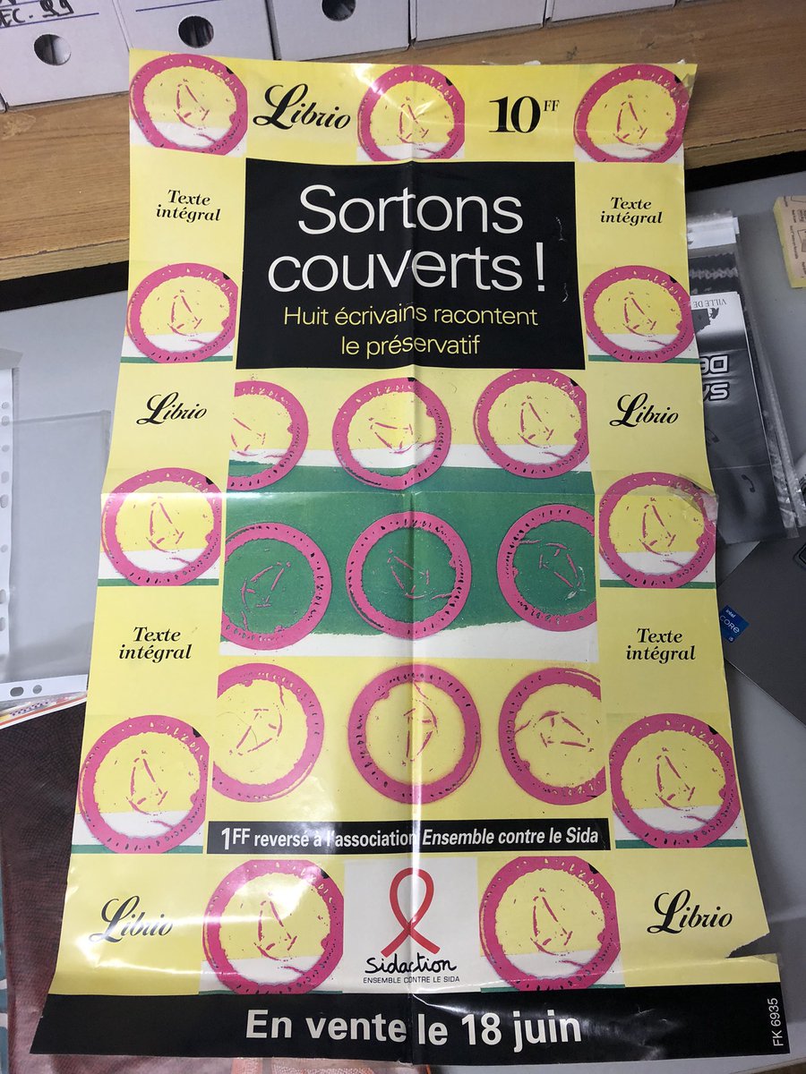 Autre doc également identifié dans la collecte d’archives de @assoAIDES du jour : une affiche publicitaire de Librio pour une vente de livres au bénéfice du @Sidaction ! Campagne apparemment datée de 1999 🧐