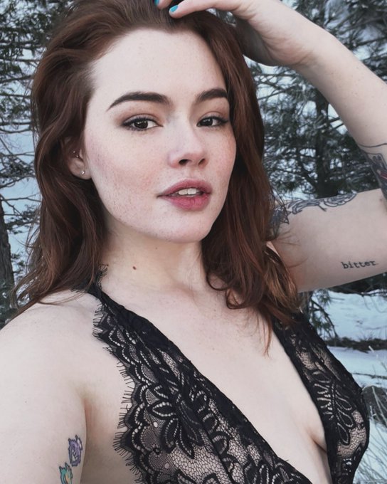 Sabrina Lynn’s pics and videos