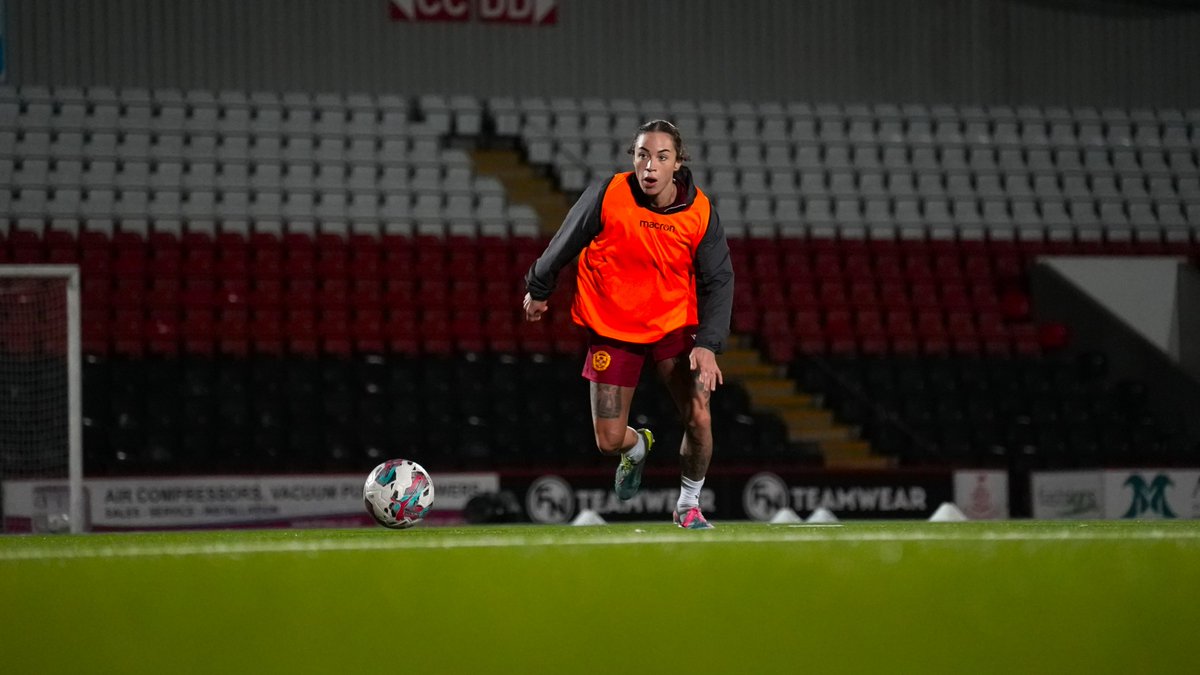 MotherwellWomen's tweet photo. Settling in nicely 👊 

@brookenunn10 https://t.co/r7Rm3KTRPs