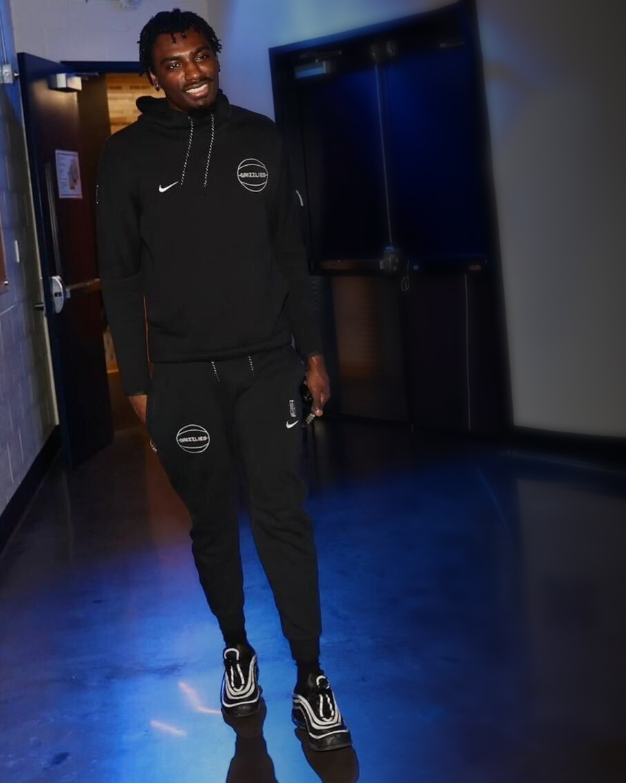 Grind City Media (@grindcitymedia) on Twitter photo 🚨Win the same fit as Vince Williams Jr.🚨
includes: kicks (Air Max 97 Triple Black) + the <a href="/memgrizz/">Memphis Grizzlies</a> track suit
all you gotta do is RT + follow for a chance to win!
📺 tap in to Sneakfest Show NOW for a breakdown of the look you can win 🏆: youtube.com/live/jvsCHZ9Rk… 🚨Win the same fit as Vince Williams Jr.🚨
includes: kicks (Air Max 97 Triple Black) + the <a href="/memgrizz/">Memphis Grizzlies</a> track suit
all you gotta do is RT + follow for a chance to win!
📺 tap in to Sneakfest Show NOW for a breakdown of the look you can win 🏆: youtube.com/live/jvsCHZ9Rk…