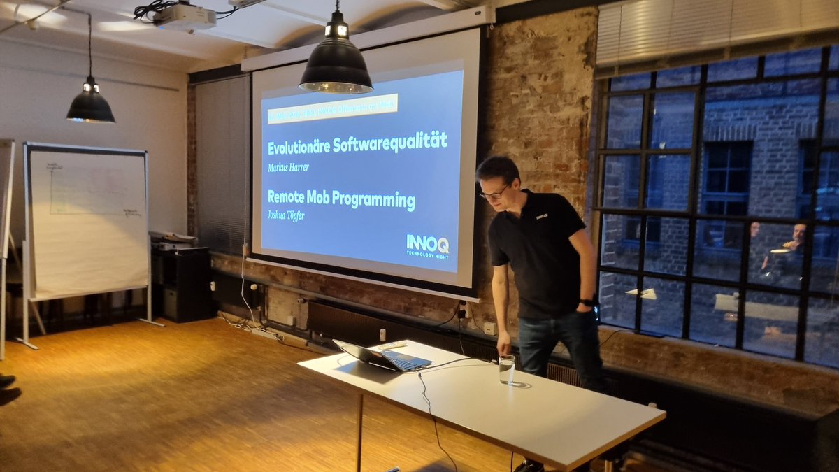 Jetzt double Feature slide show 'Evolutionäre Softwarequalität' mit @feststelltaste und anschliessend 'Remote Mob Programming' mit @JoshuaToepfer bei @INNOQ in Offenbach