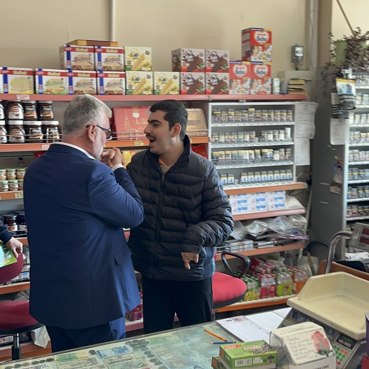 Siirt halkıyla bütünleşen, derdiyle hemhal olan herkese eşit mesafede ve adil bir yönetimle sizlerin hizmetinde olacağız.

Önce İnsan Öncelik Adalet #BizimleOlur #BuSeferHÜDAPAR #siirt