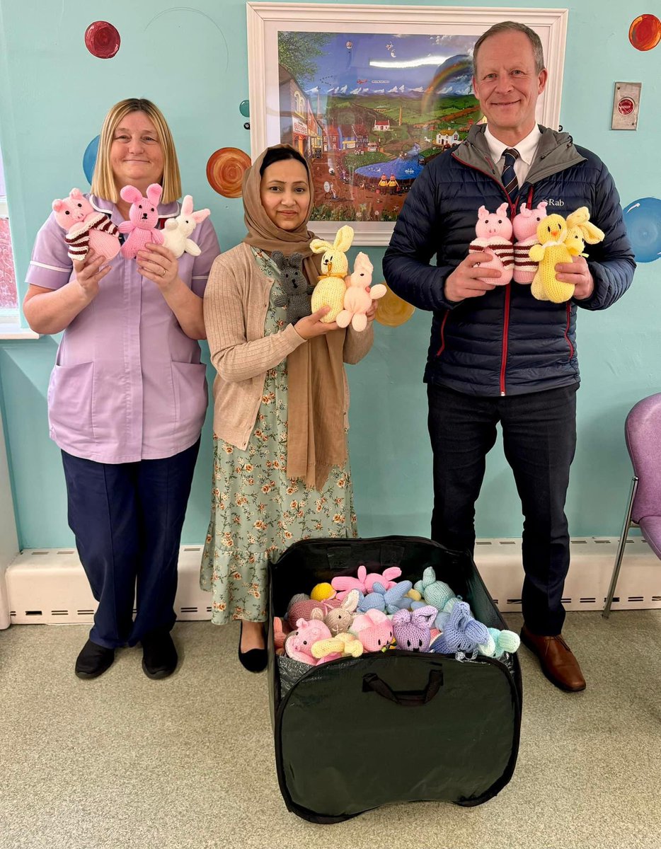 Team Hill Charitable Trust are proud to support Royal Oldham Hospital’s Children’s Outpatient Department. It was great to pop in tonight with a huge selection of special knitted Easter Teddies for the young patients!!

Many thanks as always to Deanne Bowden and  Helping Hands