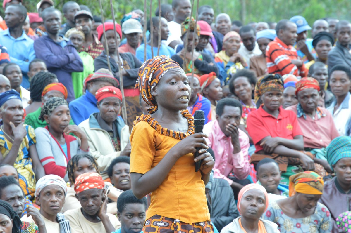 Minisitiri @Dr_Uwamariya yitabiriye Inteko y'Abaturage mu Murenge wa Rwaza @MusanzeDistrict, aganira n'abaturage ku kwirinda amakimbirane mu muryango, kurwanya no kwirinda ihohotera rishingiye ku gitsina, abasaba gushyira hamwe bakubaka umuryango ushoboye kandi utekanye.