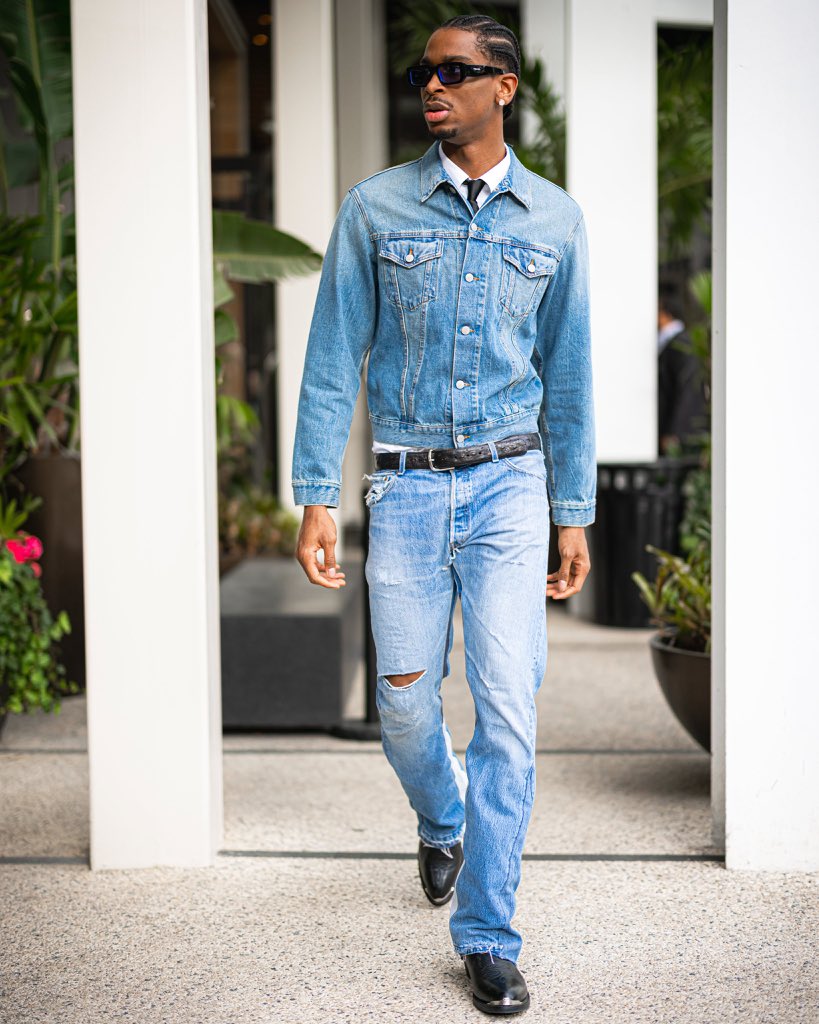 Plays similar to Kobe.

Puts up MJ like numbers.

Has the swag like Allen Iverson.

Clean track record, no allegations.

Extremely humble.

Simply all about hoops, SGA needs to pushed as the face of the NBA.⚡️