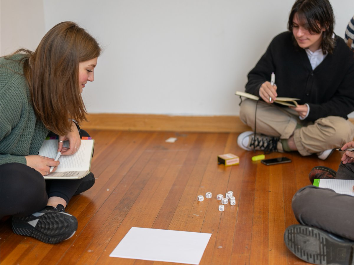 Scenes from the Creative Writing - Introduction to Short Form class with Professor Kristin Bradshaw. 📝