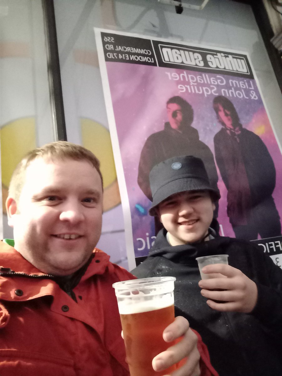 First beer of the evening before seeing <a href="/liamgallagher/">Liam Gallagher</a> <a href="/adijoe07/">Joe</a> at the troxy